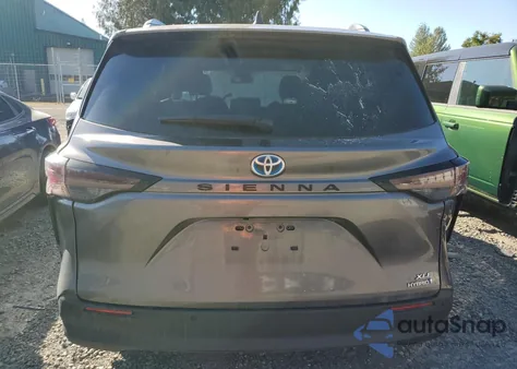 2023 Toyota Sienna Xle z USA, uszkodzony, nr VIN 5TDYRKEC0PS155288